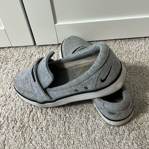Nike flats size 8